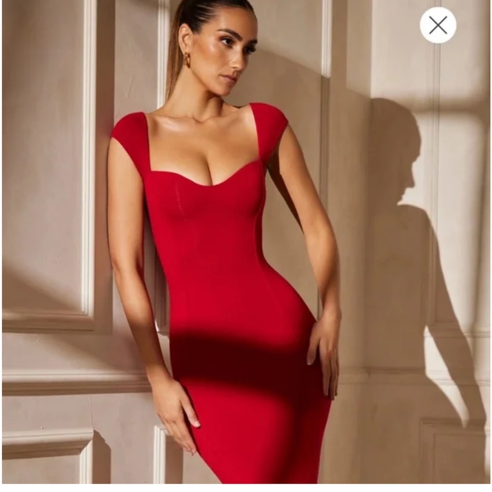 Oh Polly Sweetheart Neckline Maxi Dress-Red